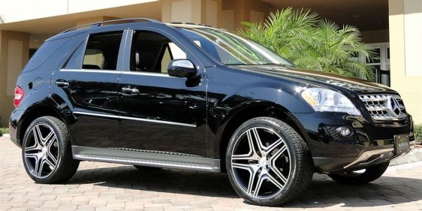 Актуализиран през 2005 година, Mercedes ML-Class все още е известен със своите проблеми. Въпреки че имаше някои подобрения в пътното поведение и управлението, проблемите с двигателя така и не беше решен. В случая става въпрос за 3,5-литровия мотор M272, който прекара доста време в сервизите по различни причини.

Дефекти бяха отчитани и в електрическата система на модела, които макар и да не бяха толкова сериозни като тези с двигателя, също са скъпи за ремонт. Затова е добре този модел да бъде избягван и на пазара на употребявани автомобили.