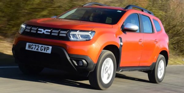 Нищо не може да попречи на оценките на модела на Dacia за добра цена, той също така има впечатляващ набор от резултати в категорията на текущите разходи. Duster е класиран от собствениците като общо пети за разход на гориво, девети за обслужване и 10-ти за &bdquo;други разходи&ldquo;, като застраховка &ndash; достатъчно за впечатляващата седма позиция в категорията.

Все пак по-впечатляващо е второто място на Duster като цяло за неговата настройка на информационно-развлекателната система. Той започва категорията с първо място за телефонна свързаност, следвано от пето за удобни за потребителя контроли, шесто за баланса между физически и сензорни контроли и девето за вградената сателитна навигация.

Следващите най-добри резултати в категорията са 19-ти за двигателя и скоростната кутия, подпомогнати от 12-то място за задоволителен звук на двигателя, 21-во място за надеждност и 22-ро за практичност и пространство на багажника &ndash; самият багажник се нарежда на осмо място, с добро 17-то място за склад за кабина. Функциите за безопасност и интериорът са най-лошите резултати на Duster, на 55-то и 53-то място, със 70-то място за качество на интериора.