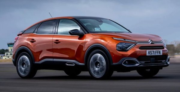 Невероятните шест класирания в топ 10 на категорията и още четири резултата в топ 20 обясняват триумфа на Citroen C4 в тазгодишното проучване на Driver Power New Car. Неговият най-добър резултат е третото място в категорията возия и управление &ndash; включително първо място за гладкост на возенето, но превъзходните резултати в цялата област означават, че представянето на C4 е непобедимо.

Друго първо място за цялостно качество помага на Citroen да достигне четвърто място в категорията за надеждност, а компанията ще отпразнува и четвърти места за икономичност и разходи за обслужване, шести места за брой и лекота на използване на функциите за безопасност и трио от седми места за отзивчивост на спирачките и волана и за удоволствие от шофирането. 

Citroen също се представя чудесно в категорията &bdquo;интериор&rdquo;, с второ място за комфорт на предните седалки, четвърто за качество на интериора и пето за интериорен стил. Що се отнася до практичността, колата е 10-та най-добра за гъвкави седалки, въпреки че е едва 32-ра за място в багажника. Трето място за удобни за деца функции възстановява баланса.