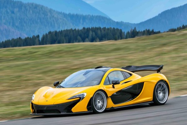 McLaren P1 пренаписа правилата за бъдещето на своя клас &ndash; турбокомпресор, монокок от въглеродни влакна, хибридизация и активна аеродинамика. Той имаше всичко това, облечено в каросерия, вдъхновена от акулите и мантите.

Ускорението му от 0 до 100 км/ч беше 2,8 секунди, а десетилетие по-късно Ferrari 296 GTB беше само с една десета по-бърз.

