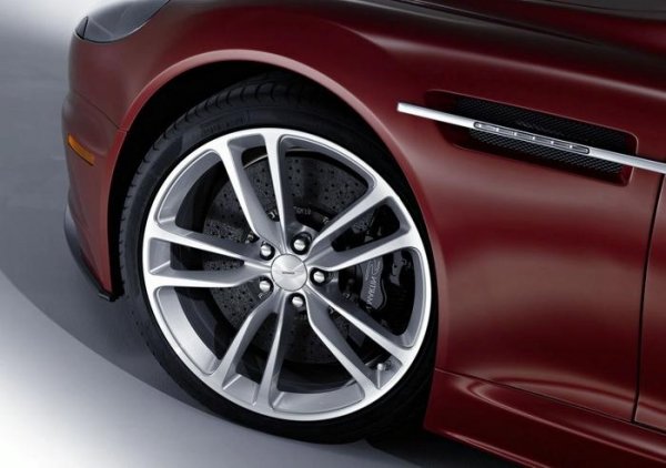 Aston Martin DBS Volante V12