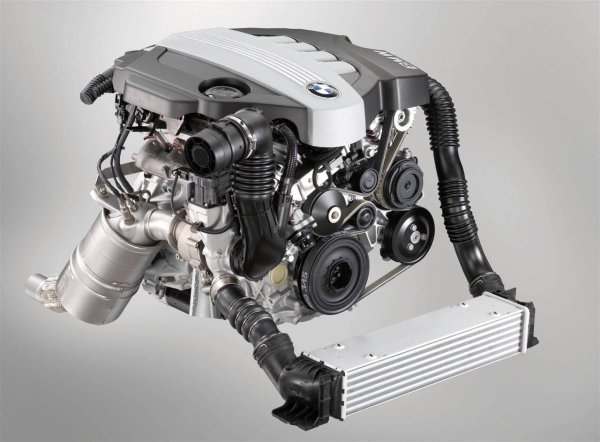 Дизеловите двигатели N47, инсталирани в BMW 3- и 5- Series, както и в 1-Series и SUV-и модели на германския производител, също имаха проблеми с ангренажната верига. Освен това, при някои екземпляри всмукателният колектор се напукваше, което доведе до скъпи ремонти. Механиците, специализирани в ремонти на BMW, са единодушни, че двигателят N47 е един от най-ненадеждните модели на баварския производител през последните години. 

Типични дефекти на двигателя N47: неустойчив двумасов маховик, дефектна шайба, пукане на капаците във всмукателния колектор, повреди на турбокомпресора, проблеми със смазващата система (бързо стареене на маслото, течове), повреди на филтъра за прахови частици при дизелов прах, напукване на коляновия вал и повреди на инжекционната помпа.
