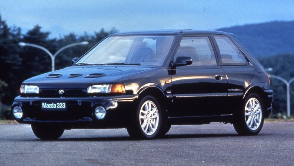 Още един модел, произведен заради рали-хомологацията. Световният шампионат бил на върха на славата си в края на 80-те и началото на 90-те години, а в Япония били някои от най-големите фенове на надпреварата. По тази причина, в азиатската империя клиентите започнали да търсят все по-производителни машини и индустрията се опитала да им ги осигури.

Mazda влезли с 323 GT-R във WRC но се отказали през 1991 година. За сметка на това, на пазара се появила и версията за "граждани", която въпреки компактните си размери, предлагала 213 конски сили и 4х4 задвижване. С една дума: перфектна.