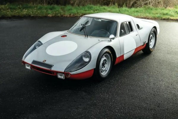 Очаквана цена: €700,000 - €900,000
Първият от поредицата автомобили на Porsche със средно разположен мотор. Дизайнът е дело на Фердинанд Александър Порше, внука на основателя на фирмата и създател на първото 911.
