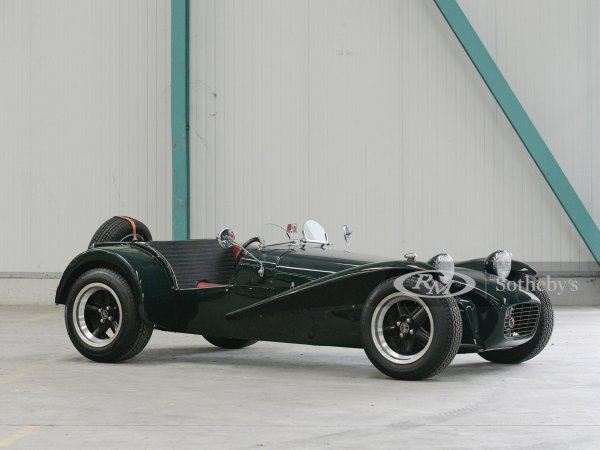 Очаквана цена: €25,000 - €35,000
Автомобилът, с който легендарният конструктор Колин Чапман направи име и извън Формула 1. И до днес се произвежда лицензно от Caterham, но колата на Птижан е оригинал, купен от предишния му собственик през 2007. 
