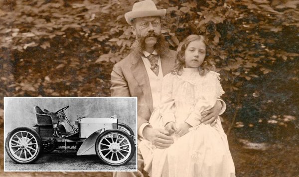 Персонализацията не е нещо ново за тази марка - в края на краищата тя самата е родена от една индивидуална поръчка през 1900, когато индустриалецът Емил Йелинек възложил на Daimler да създаде специална кола, кръстена на дъщеря му - Мерцедес Йелинек. Малко по-късно компанията решила всичките й автомобили да се наричат така. 
 
НА СНИМКАТА: Предприемачът Емил Йелинек с дъщеря си Мерцедес, която даде името на компанията. На малката снимка е първата кола, наречена Mercedes
