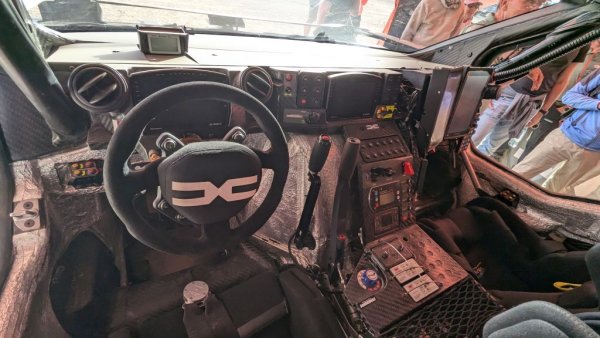 Състезателната Dacia Sandrider отвътре