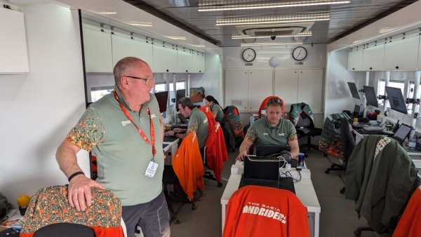 Камионът на инженерите е пълноценен, модерен офис