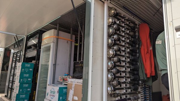 Единият от камионите с резервни части. Тимът на Dacia Sandriders има 23 спомагателни камиони и микробуси