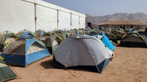 Типичната нощувка на Дакар - палатка на пясъка