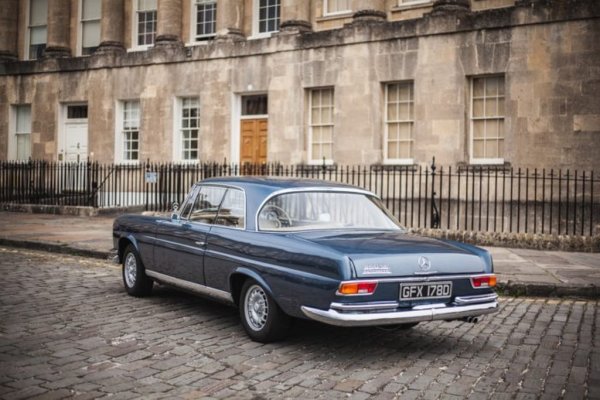 Mercedes W111, наричан в Германия Heckflosse - перката. С този дизайн Брак на практика променя облика на германската компания