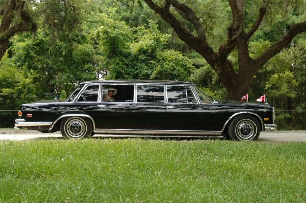 W100, или още Mercedes 600 Grosser - колата за рок звезди и диктатори (Брежнев и Живков имат такива, Чаушеску си поръчва, но е принуден от Москва да върне автомобила)