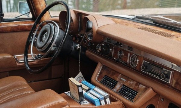 Интериорът на 600 Grosser е необикновено технологичен за времето си - както подобава на "най-добрата кола в света", според самоуверената реклама на Mercedes