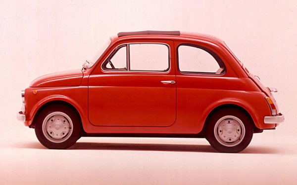 &bdquo;Новият&rdquo; 500 сменя популярния Topolino през 1957 година и малкият, бавен и базов автомобил е точно това, от което имат нужда италианците с по-скромни доходи, но с желание да карат кола. За 18 години продажбите му достигат почти 4 милиона, като тук не влизат различните му деривати, продавани под други марки.
