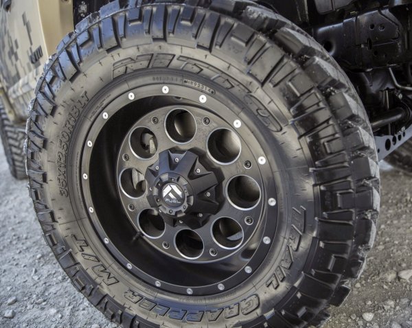 Nissan Project Titan - базиран на Titan Crew Cab PRO-4X уникален модел, създаден след анкета във Facebook