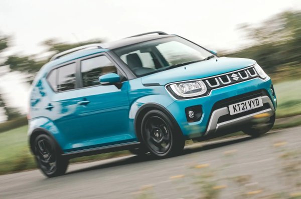 Хибридната версия е най-икономични от всички, които се предлагат за модела. Купувайки този автомобил обаче трябва да се направят някои компромиси. Спирачките, например, може да бъдат далеч по-добри. Кормилното управление също не е добре настроено, което води до сериозно накланяне в завоите. Задните колони пък пречат на видимостта.
