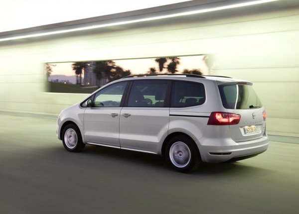 <p>Най-добрите коли за 2012, според CarBuyer<br /><br /><strong>Най-добро MPV - Seat Alhambra</strong></p>