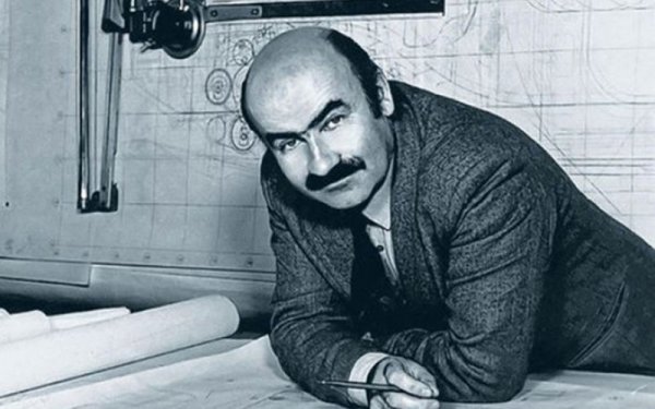 Една много популярна в Русия легенда твърди, че през 80-те от Suzuki черпили вдъхновение от "Нива", за да създадат своето Еscudo/Vitara, и даже били дарили специална грамота на Прусов (на снимката) като "кръстник" на техния модел. 
Това е именно легенда - двата модела силно се отличават дори като концепция. Японската е на рама, докато съветската ползва самоносеща конструкция. В този смисъл ВАЗ-2121 действително може да претендира, че е първият от така модерните днес кросоувъри. 
