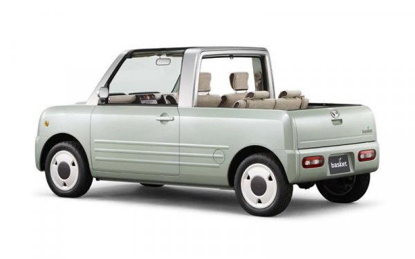„Този автомобил с 4 места и широка зана част е предназначен за пълно удоволствие от живота – например, за пътувания до семейната зеленчукова градина извън града“, обявиха японците при представянето на модела. Покрив от плат осигурява покритие на задните седалки, които може да бъдат премахнати и така колата да се превърне в пикап. 