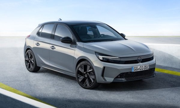 Corsa-е, която струва над два пъти повече от бензиновия си аналог, бе пласирала само 4 бройки през 2022, така че постигнатото през 2023 е истински взрив - 2125% ръст на годишна база. Основен принос има една голяма корпоративна сделка с компания за електромобили под наем (50 автомобила). От 89-те регистрации, 86 са направени в София. 
