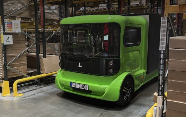 С добро темпо се развива и пазарът за електрически четириколки, които не са регистрирани като леки автомобили, както и на малки лекотоварни автомобили. Тук пазарен лидер е Citroen Ami с общо 32 бройки, следват Melex N.Car - 11, BAW Pony - 10, Sevic V500E - 6, българският L-City Koffer - 2 (на снимката), Linzda LZX M3 - 2, Gaia G-EEC - 1, Garia Club Car Urban - 1, Jiaian Eidola - 1, L-City Pickup - 1
