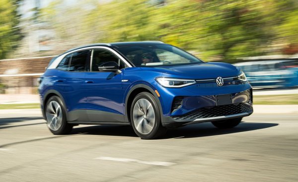 Всъщност това не е първият електромобил на VW на щатския пазар - преди него там се предлагаше е-Golf. Но ID.4 е първият германски модел, който се радва на относително масово търсене. По-малкият ID.3 не се продава в САЩ. 

Базова цена: $41,190
Обхват: 418 километра
