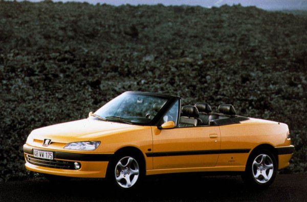 Много трудно се създава кабриолет, базиран на масов модел. Но при 306 формулата е изпълнена перфектно и моделът е хит години наред.