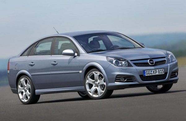 Макар и създадени под шапката на GM, и използвани широко от американците по цял свят, тези двигатели са си чисто германска разработка от Рюселсхайм. 
На инженерно ниво те са добре измислени - със солидни чугунени блокове на цилиндрите, устойчиви на износване и лесни за ремонт. Коляновият вал е с по една противотежест във всяка от осемте щеки, което понижава вибрациите и удължава ресурса на двигателя. Използването на система за променливо газоразпределение DCVCP осигурява доста добра мощност.
Но заради дребни недомислия или слабости на използваните материали двата агрегата нерядко създават и проблеми. 
