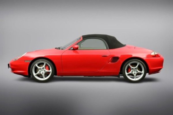 В продължение на много години Boxster беше печално известен сред феновете на 911 като &bdquo;женско Porsche&ldquo; и търсенето му на пазара на употребявани автомобили не беше голямо. Междувременно цените на добре запазените модели от серията 986 / 987 отдавна са се покачили и вече няма да падат. 

Ако все се насочите към такъв автомобил, винаги трябва да търсите по-мощните варианти на S. Съответната история на обслужване и пробегът под 150 000 км са също толкова важни за съответното увеличение на стойността, колкото и най-добрият възможен дисплей и сериозните цветови комбинации. В момента започва малко под 15 000 евро &ndash; в най-добрия случай 2.7 и 3.2.
