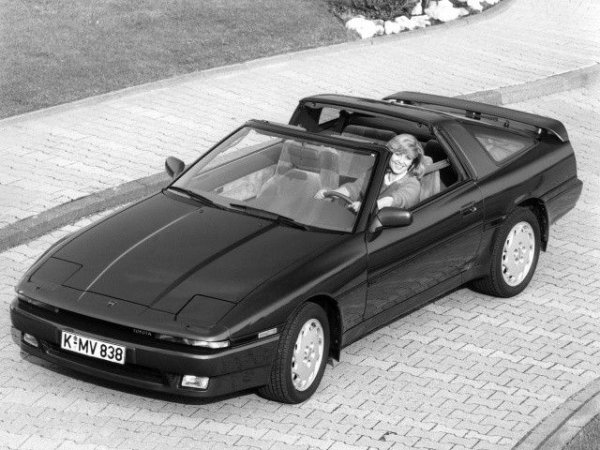 Supra е не по-малко легенда в Япония от Porsche 911. Ако мислите за спортна &bdquo;японка&ldquo; и сте фен на &bdquo;Бързи и яростни&ldquo;  можете да се насочите към няколко различни поколения на Supra. Моделите от 90-те години бяха динамични отвън и направо футуристични отвътре. 

Двигателите (главно с 204 и 238 к.с.) се считат за изключително издръжливи &ndash; затова често са били настройвани допълнително. Стойте далеч от такива модели, защото намесата в мотора може да струва скъпо. Цените стартират от около 20 000 евро.
