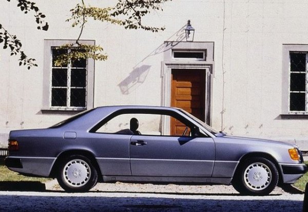 Mercedes E-Class от серията W124 е легенда &ndash; и не само като такси. Но E 320 Coup&eacute; (C124) вече предлагаше системи за безопасност като част от серийното си оборудване, като в тях не липсва почти нищо. Качеството е на най-високо ниво, а дизайнът е вечен.
 
Въпреки това, има само увеличения в стойността на най-добрите модели и тук E 320 е значително по-добър от 300 E 24 V. С пробег под 200 000 км и луксозно оборудване, включително история на поддръжка, трудно може да се намери нещо добро за по-малко от 18 000 евро.
