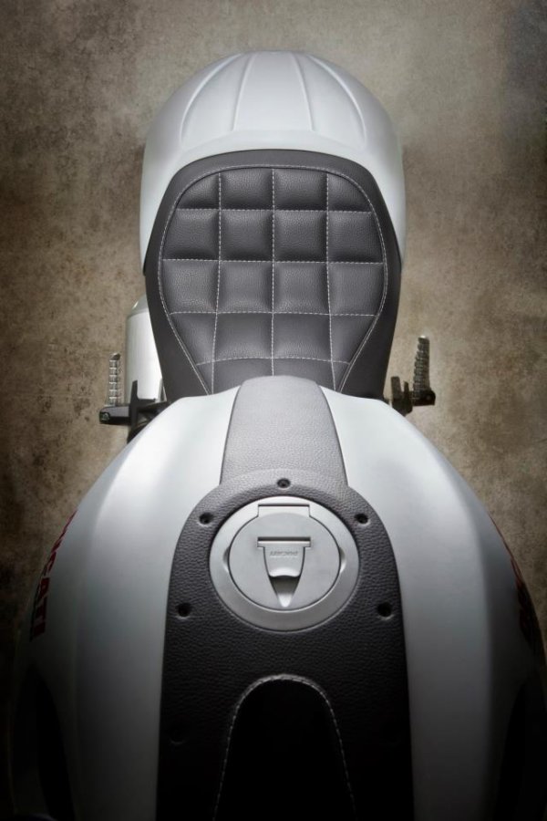 Ducati Bulgari - доработено от Вилнер Ducati Monster 1100 Evo