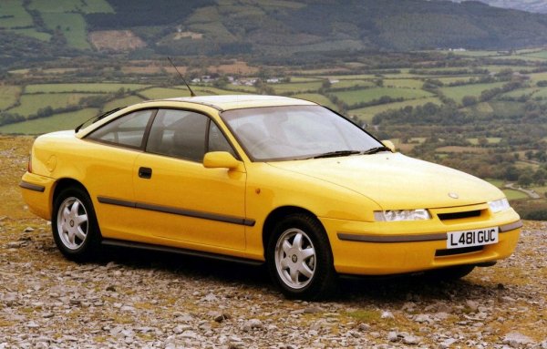 Несъмнено едно от най-добре изглеждащите купета на 90-те - и вероятно най-популярното в България, където масово все да се появява десетина години по-късно. Това бе и най-аеродинамичната кола в сегмента си, макар че рекордният коефициент от 0.26 важеше само за базовата версия, без спойлери, дебели гуми и ефектни брони. 

