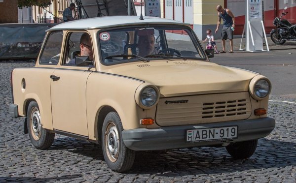 Колкото и да е парадкосално, най-новата версия на Trabant е всъщност и най-рядката. Trabant 1.1 се появи едва през 1990 година, вече след падането на Берлинската стена, и му бе съдено да стане последната машина на завода VEB Sachsenring Automobilwerke в Цвикау. В него източногерманските инженери най-сетне успяха да сбъднат дългогодишната си мечта и да се отърват от допотопния двутактов двигател в ползва на четиритактов 1.1, произведен за Barkas по лиценз на EA111 на Volkswagen. Но това се оказа твърде закъсняло - източноевропейските страни се отвориха за "новия внос" от Запад и вече никой не искаше доброто старо "Траби", та дори и с модерен мотор. Бяха произведени само 39,747 бройки. 
