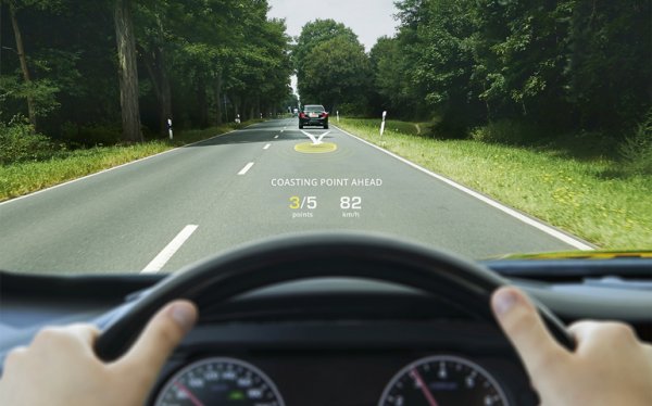 Основният принцип е такъв: колкото са по-ниски оборотите, толкова по-нисък е и разходът. Но това е валидно само до определена граница, отвъд която двигателят започва да се "задъхва" и разходът всъщност се покачва. Главното е да започнете да усещате къде е границата между плавната работа на ниски обороти и задушаването. 
Най-икономичният режим за един атмосферен бензинов двигател е да се движи с постоянна скорост при минимума обороти, при които не се задъхва, и при най-високата предавка. За автомобил с 4-степенна трансмисия това означава около 40 км/ч, за 5-степенна - около 65 км/ч, за 6-степенна - около 75 км/ч. Но всъщност много зависи и от конкретните предавателни числа на трансмисията. Зависи и от типа на мотора. Някои турбодвигатели още при 1500 об/мин имат висок въртящ момент и се движат спокойно, докато при същите обороти атмосферните мотори тепърва се пробуждат.
