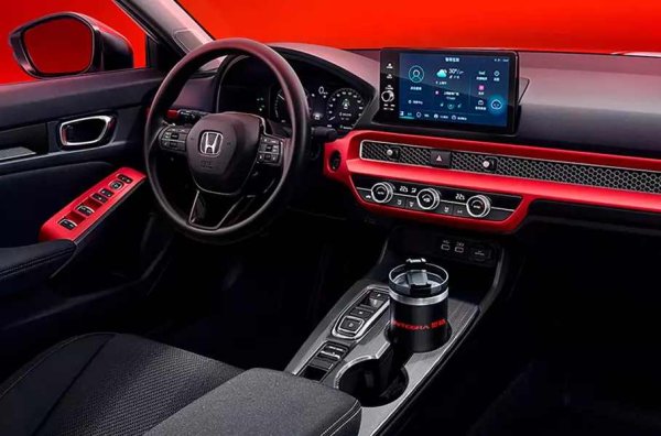 В салона има червени вложки на предния панел и вратите, а пред пътника до шофьора - ексклузивни лога Limited Edition. Акустиката е Bose с 12 високоговорителя. Добавени са също така куфар, термо чаша и раница. Новият комплект е наличен за версиите с 1.5 турбо двигател (182 к.с.) и CVT, както и за e:HEV хибридното задвижване с мощност 203 коня, базирана на 2-литров двигател с атмосферно пълнене.
