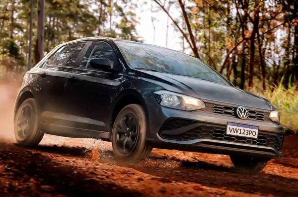 Бразилската версия на модела се сдоби с аграрна версия. В създаването му са участвали работници от селскостопанския сектор -  новият продукт е разработен, взимайки предвид техните изисквания. Базиран е на местния Polo Track, който замени Gol миналата година. Има два пакета от новости, които правят автомобила по-подходящ за ферми. Единият включва винилова облицовка на седалките, гумено подово покритие и предпазна радиаторна решетка, а другият - гумена стелка за багажника и теглич. Всички копия имат увеличен просвет.
