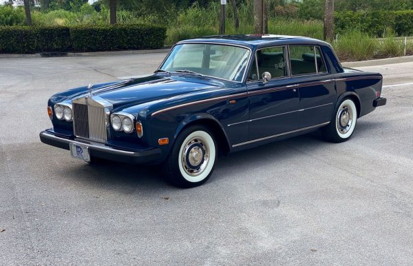 Най-малко известният от легендарните комици братя Маркс, но за сметка на това най-големият автомобилен ентусиаст сред тях. Другото, с което ще остане в историята, е, че жена му го заряза и се ожени за Франк Синатра. Зепо купува този Ролс малко преди смъртта си през 1979. Колата, с по-малко от 50 000 км пробег, се продаде за 22 000 долара в търг на "Сотбис". 
