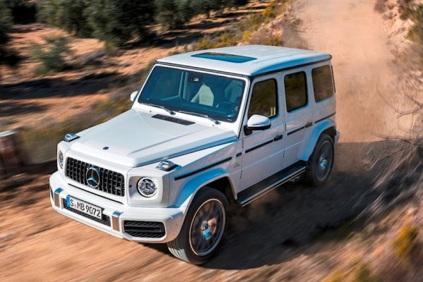 Ако не се интересувате от каране на писта, но искате да излезе извън пътя или да пътувате на големи разстояние, то AMG G 63 изглежда като отличен избор. Неговата цена също е впечатляваща, а самият модел продължава традицията на G Wagon, започнала през 1979 г., когато пристигна първото поколение SUV.

Мощността от 585 к.с. е осигурена от 4,0-литров V8 с двойно турбо, който е комбиниран със система за задвижване на четирите колела 4Matic и деветстепенна автоматична скоростна кутия. Джантите са 20-цолови, а интериорът е най-луксозният в историята на този модел