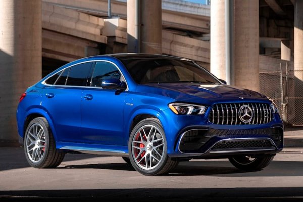 AMG GLE 63 S Coupe - луксозен кросоувър на стойност 118 000 предлага по-елегантен стил в сравнение с по-традиционния му SUV аналог. Мощността от 612 к.с. се осигурява от 4,0-литров V8 двигател с двойно турбо, използван от различни модели на AMG. Ускорението от 0 до 100 км/ч отнема 3,4 секунди, а максималната скорост е 280 км/ч.

За разлика от GLS-Class, по-малкият GLE има само два реда седалки в своя луксозен интериор, където ще намерите най-новия AMG Performance волан и множество други аксесоари
