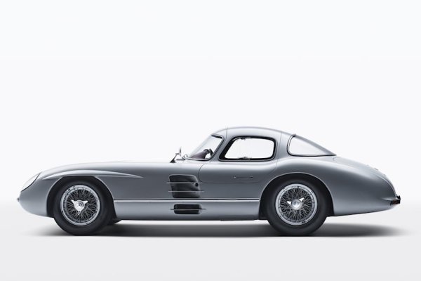 Mercedes-Benz 300 SLR Uhlenhaut Coupe беше продаден на частен търг от Mercedes за еквивалента на 142 917 750 в края на 2022 г., което го направи най-скъпата кола някога и най-скъпият модел на марката, продаван някога.

Сред отличниците по показател &bdquo;цена&ldquo; попадат още състезателният Mercedes-Benz CLK GTR, който редовно донася 10 милиона долара на RM Sotheby's и други аукционни къщи.