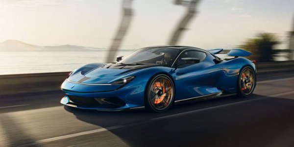 Battista дебютира в Женева тази година и електрическият суперавтомобил има сериозни възможности и амбиции – 1900 конски сили и ускорение от до 100 км/ч за по-малко от 2 секунди.