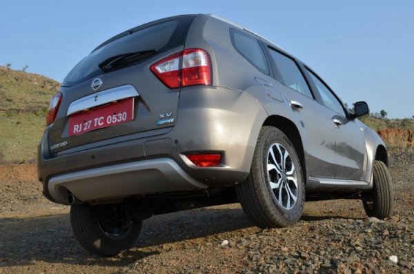 Този кросоувър спокойно може да бъде наречен "жертва на маркетинга", тъй като всъщност Terrano е доста добра и здрава кола. Проблемът му вече е, че технически той е почти идентичен с Dacia/Renault Duster, но е по-стар. Съответно отстъпва и като комфорт, и като оборудване на Duster, но в същото време е по-скъп (най-вероятно заради марката).