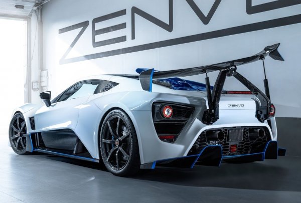 Основен елемент от аеродинамиката на суперколата Zenvo TSR-S е така нареченото &bdquo;плаващо антикрило&ldquo; Zenvo Centripetal Wing. Благодарение на нестандартната си конструкция този елемент не само променя ъгъла на атака, но и местти позицията си. 

Огромният подвижен спойлер създава ефект на въздушен стабилизатор и работи като въздушна спирачка. Генерираната от него притискателна сила е 3 пъти по-висока от тази при модела TS1 GT.