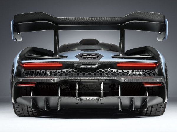 Хиперколата, кръстена на легендарния Айртон Сена, заема второ място в класацията за ефективност сред аеродинамичните елементи в този списък. При скорост от 250 км/ч активното антикрило с тегло 4,87 кг. Осигурява притискателна сила от 800 кг.