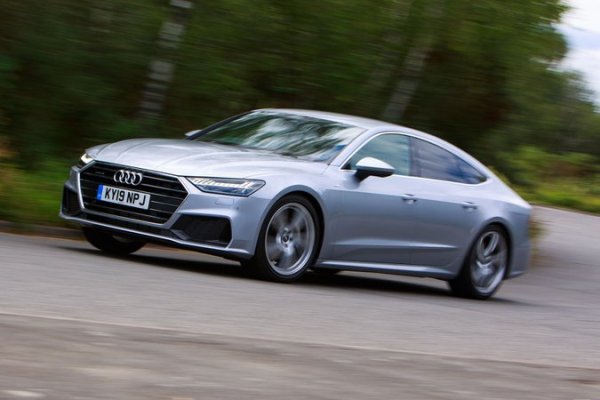 Модел - quattro Vorsprung S tronic. 

Каталожна цена - 86 120 лири. 

Стойност при препродажба след 3 години - 34 050 лири. 

Намаляване на цената - 52 070 лири. 

Запазена  стойност &ndash; 39,5%.

Силните страни на A7 Sportback включват зашеметяващ интериор и щедро стандартно оборудване. Въпреки това е по-скоро компетентен, отколкото особено забавен за шофиране, а вариантът 50 TFSIe Vorsprung ще ви струва повече от 50 000 лири амортизация за три години.