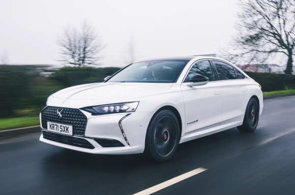 Модел - 4x4 Rivoli+ EAT 8.

Каталожна цена - 63 000 лири.

Стойност при препродажба след 3 годинни &ndash; 21 850 лири

Намаляване на цената - 41 150 лири.

Запазена стойност &ndash; 34,7%.

Най-лошият хибриден автомобил за амортизация е седанът DS 9. Фактът, че идва от малко известна марка, не му помага на каузата му, още повече, че и пробегът му само на електричество не е впечатляващ &ndash; едва 50 км. Да не говорим, че конкурентите му на пазара са по-просторни и се карат по-добре.