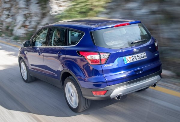 Най-големият двигател е атмосферен 2,5-литров, но той не се комбинира със задвижване на четирите колела. 1,5-литровият EcoBoost имаше доста проблеми, като е склонен към преждевременно запалване на сместа в двигателя (LSPI) и към прегряване, което причинява механични повреди. Освен това харчи масло, като ресурсът му е 200 000 км.

По-добре се справя хидравличният автомат 6F35E, който беше поставен на Kuga след поредица от подобрения. Те елиминираха предишните слабости, като ресурсът на тази скоростна кутия е около 300 000 км.  
