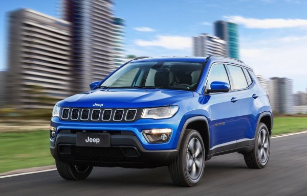 Дължина - 4394 мм, пътен просвет - 208 мм, багажник - 368 литра.

Официално този модел се продава от 2018, но има и по-ранни автомобили: почти всички са 4×4 с автоматична скоростна кутия. Производството се осъществява в САЩ или Италия. Задвижването на четирите колела е "паркетно", с многодисков съединител. Има обаче принудително блокиране.

Атмосферният 2.4 (180 к.с.) ED6 е ново поколение на "световния двигател", разработен през 2006 от Mitsubishi, Hyundai и Chrysler. Всъщност само главата е преработена, въвеждайки система за промяна на височината на повдигачите на клапаните. Досега не са забелязани сериозни проблеми с двигателя, само с увеличаване на пробега изгарянето на маслото се увеличава.
