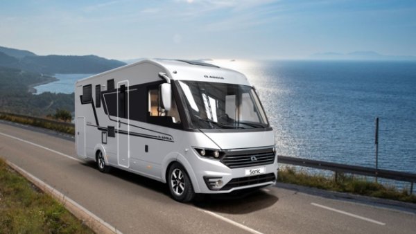 Мечтата за живот на пътя и в максимален комфорт. VIP персони, особено американците, ги правят по своя мярка и накрая харчат до милион долара за екстри като хидромасажни вани и домашни кина. Всички сме гледали Роберт Де Ниро  в &bdquo;Запознай се с нашите&ldquo;, нали! Кралете на превозните средства за отдих се наричат кемпери. Тяхната каросерия е направена изцяло от нулата, отказвайки се от всякаква визуална връзка с микробусите, от които произлизат. 

В стандартното производство те почти винаги се характеризират с наличието на падащо легло над седалките на водача, както и задна спалня . Избират се безпроблемно от двойки или семейства с деца, като гарантират оптимална обитаемост при всякакви условия. Те се предлагат във всякакви размери, от компактни с дължина около шест метра до огромни и луксозни превозни средства &ndash; наречени лайнери &ndash; които съперничат на туристическите автобуси. 

Най-харесвани са от ентусиастите. Цените им стартират от минумум 70 000 евро и вървят към безкрая. Кеф цена няма.
